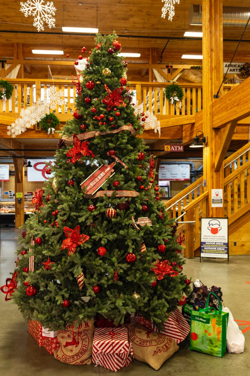 The St. Jacobs Farmers’ Market offers you a safe shopping experience this holiday season.  Get fresh local foods and handcrafted decorations for all your festive needs. #buylocal #stjacobswinter #staycations #SafeTravels