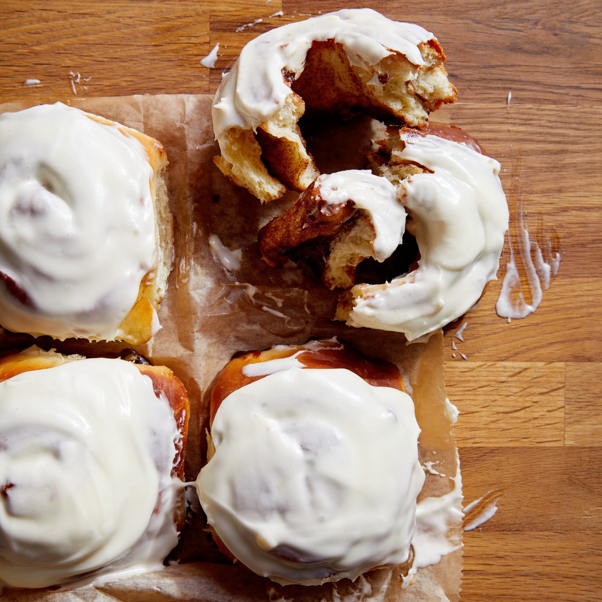 The weather outside might be frightful, but #flourbakery treats are still delightful! All bakeries open today and ready to bring you treats like cinnamon rolls + hot chocolate Pre-order here for pick-up or delivery: flourbakery.thelevelup.com. 📸 @kteig