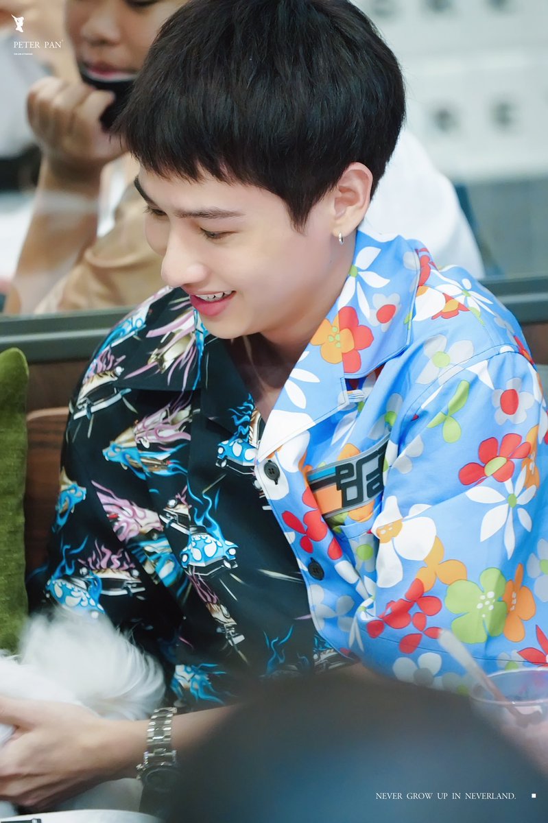 PeterPan_GunAtp's tweet photo. 17122020 GREY HOUND CAFE  

🐶🤏🏻

#GreyhoundCafe  #กันอรรถพันธ์ #ออฟกัน  #OffGun  #GunATp  #GunAtthapan https://t.co/SA5U7VquTg