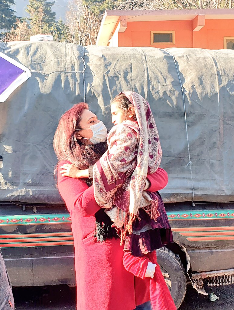 sundasmalik's tweet photo. Met Imaan Today.. The Bravest,Most Wonderful Girl, Who Lost Her Leg In The Recent LOC Violation By The #IndianArmy 
May Allah Help Me Make Her Dream Of Walking Again On Her Own Come True. 
#KashmirSeeksAttention 
#Kashmir_IsBleeding https://t.co/9NqjljwTJt