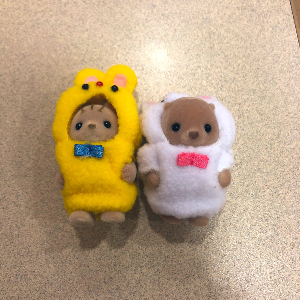 r__6mm's tweet photo. シルバニアファミリー35周年のを購入したら
しっかりトムブラウンで笑い転げた。
し、今日も何度も思い出し笑いした
ありがとうシルバニア、ありがとうトムブラウン… https://t.co/lcctumAWo3