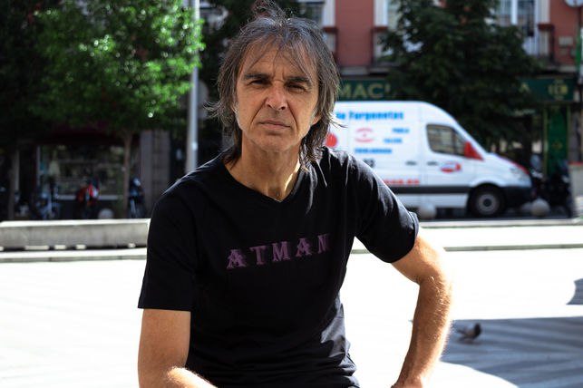 ridersxderechos's tweet photo. Él es Isaac Cuende, el primer repartidor de Madrid.

Le ofrecisteis miles de € para no llegar a juicio y él los rechazó.

Hace 3 meses fue reconocido por el Tribunal Supremo como trabajador.

Nuestra dignidad no tiene precio.

Muy pronto se os acabará vuestro chollo fraudulento. https://t.co/wvAce7XHDU