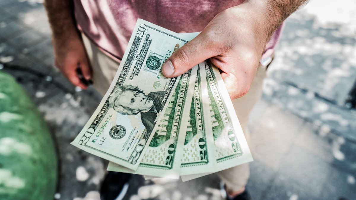 [7/9] Capitalism – Quo vadis?Capitalism as we know it will be contested. Ray Dalio, a hedge fund manager and US billionaire sees this as the biggest threat in the 2020’s, he says “the world is approaching a big paradigm shift”. Money will evolve into next level money.