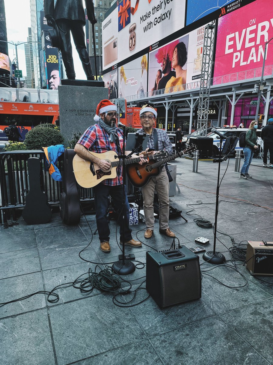 iamwaynegilbert's tweet photo. "It's Christmas Time in the City." #NYC #SantaClausIsComingToTown #Smile #HolidaySeason #Photography #Samsung #GalaxyNote20Ultra #PhoneofTheYear #ProGradeCamera #withGalaxy #giftGalaxy #Family #Friends @SamsungMobileUS https://t.co/QuGTUSw627