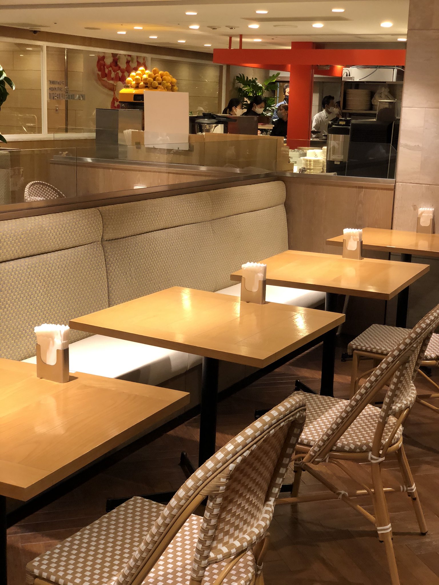 果実園 いよいよ12月18日 金 に池袋東武百貨店11階に果実園リーベル池袋東武店がオープン致します こちらの おすすめはバイキング形式でのお食事です オープン記念と致しましてご来店のお客様にはささやかなプレゼントをご用意しております