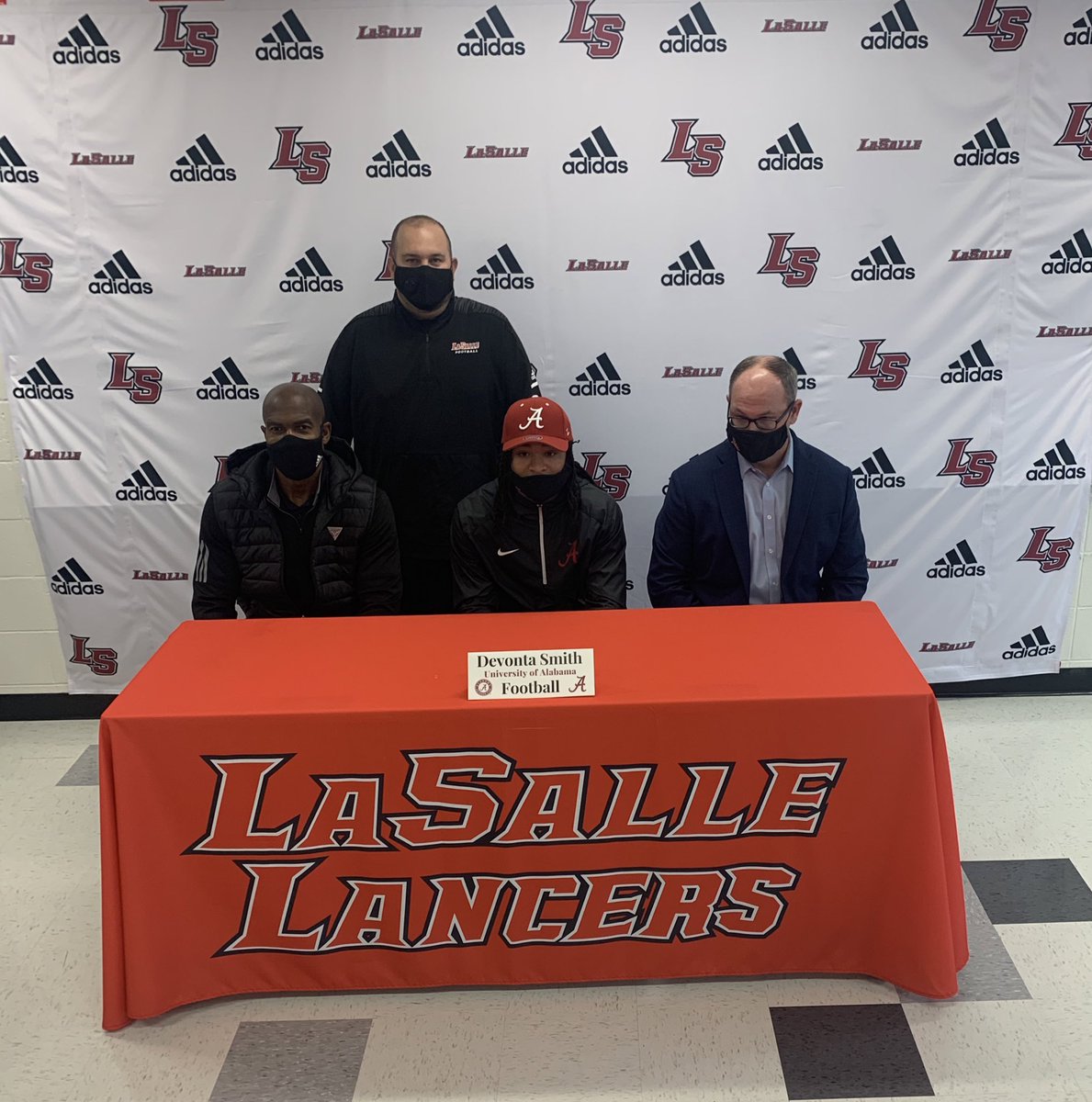 BeaconOrtho's tweet photo. Congratulations to ALL of the student athletes who signed on #EarlySigningDay2020 around the Greater Cincinnati area! ๐๐ช
Our Beacon High School Athletic Partnerships were well represented! ๐
#BeaconDifference https://t.co/Psv5mKmlJ7