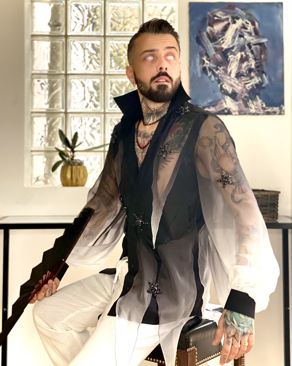 danpontarlier's tweet photo. In this Christmas atmosphere of love and gifts, we also try to give the oceans something significant. Let's focus more on upcycling fabrics by protecting them and creating quality products, like this shirt of mine! 
What do you think?

 #circularfashion  #upcyclingclothes https://t.co/VaSZaEpIwz