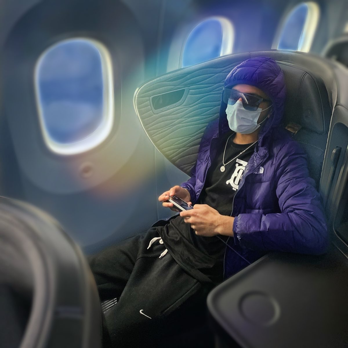 RazzaqTube's tweet photo. 11th Grade is when I took my last class📝 how tf I end up in first class🤔✈️ https://t.co/fikcQJVeJI