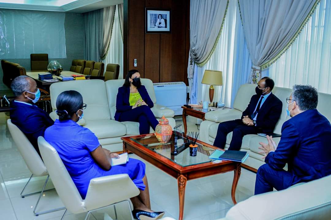 EmploiFPGOUVGA's tweet photo. Audience de travail ce jour entre Mme le Ministre @BerreMadeleine et Mr #Stéphane_Bassene, DG de @Total_Gabon. Échanges axés sur l'employabilité dans le secteur pétrolier et point sur les perspectives de #Total_Gabon. @Comgouv_GA @pm_ossouka @primatureGouvGa @PresidentABO https://t.co/IgP5qKFNCq