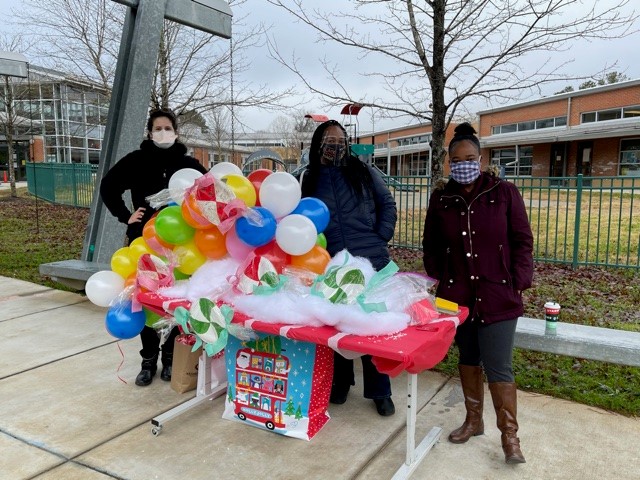 Stars_Read's tweet image. More pictures from our AWESOME event today! we are here until 12!