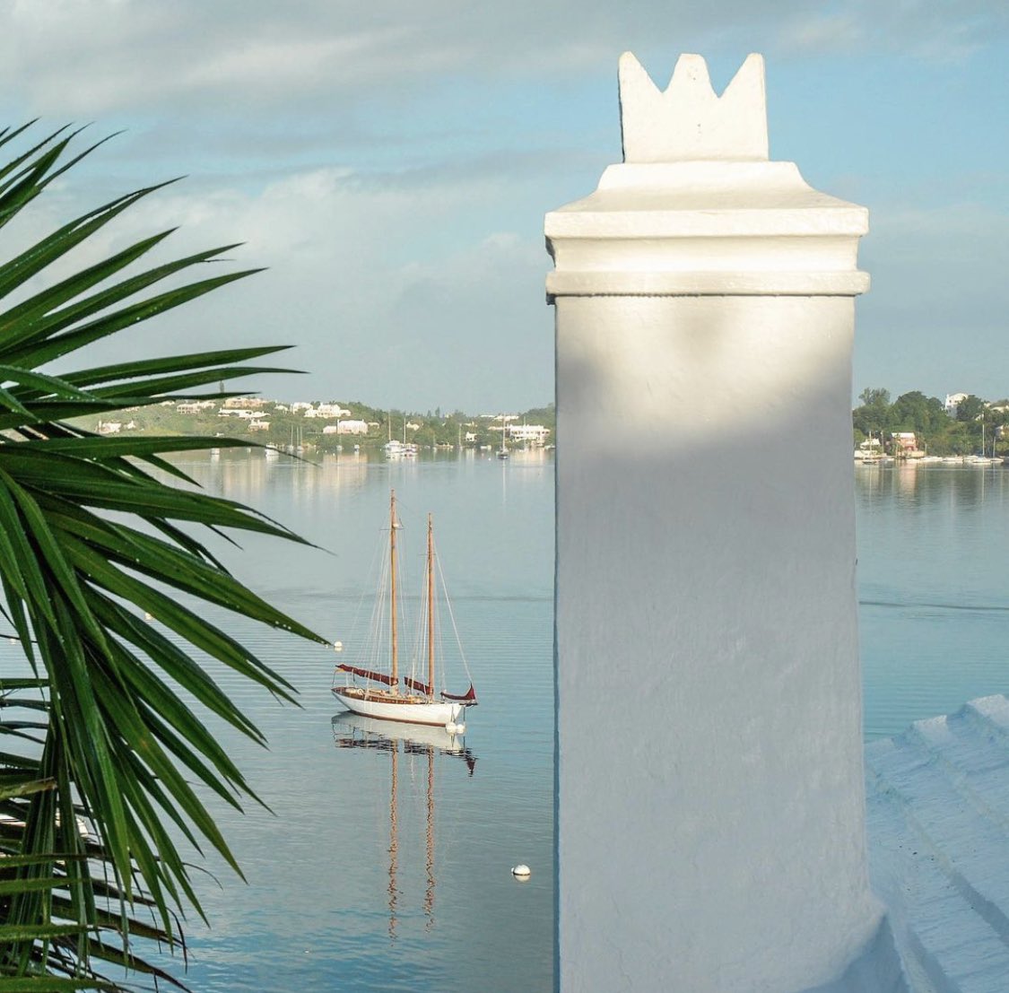 Wishing everyone a #Bermudaful day 🇧🇲 PC: @bermudaparadiseisland #bermuda #tbt #architecture #paradise #island