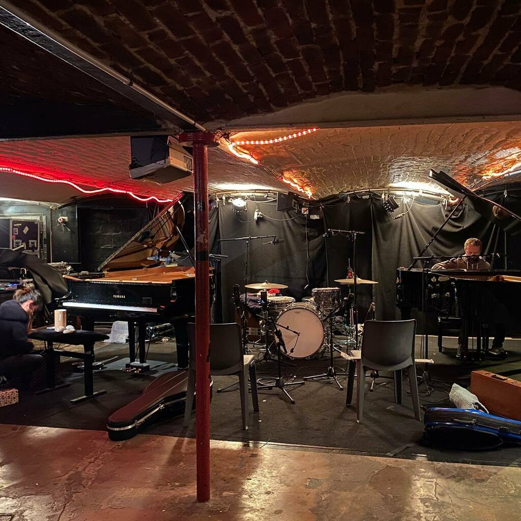 tocmuzzix's tweet image. Can’t play any concerts, but last Tuesday we recorded with Barbara Dang and Sakina Abdou (2 pianos !!) and tomorrow we’ll meet David Bausseron, maybe a video concert... more soon ! instagr.am/p/CI5r55zgjp1/