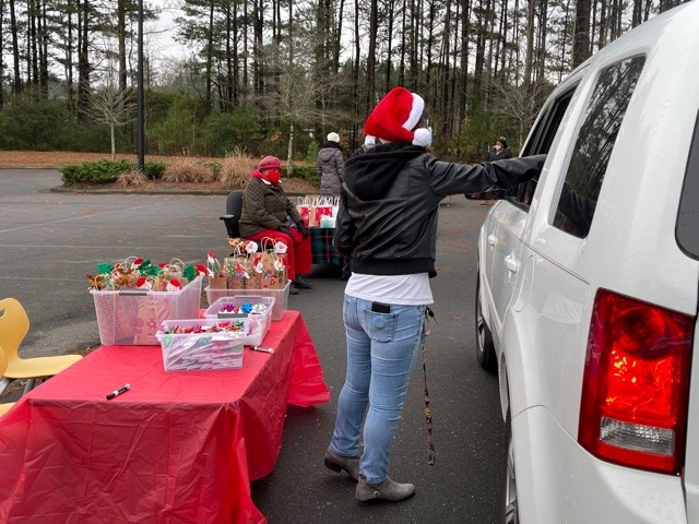 Stars_Read's tweet image. Happy Holidays from your SRE Star Family!