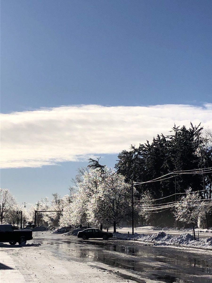 DelRunCo's tweet photo. Icicles catching the sunlight. A beautiful morning at the DRC. https://t.co/qdjQ2Fofpa