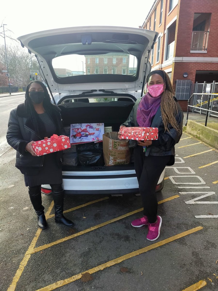 stmarks_academy's tweet photo. Sharing our values of love, hope and trust with our local community, St Mark’s students and staff donate over 40 Christmas shoebox gifts to Cumberland Elderly Care Home and the Inner Strength Network in Mitcham. 🎁🎄 https://t.co/qgHFkP76e9