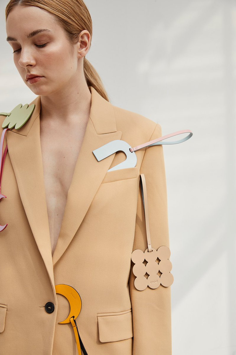 LunneOfficial's tweet image. Discover #LunneZero our new eco-friendly project❤️

We are working toward a circular future. We aim to achieve our goal by generating less waste. All pieces were crafted from 100% genuine surplus leather and discarded leather scraps 👜

#zerowaste #surplusleather