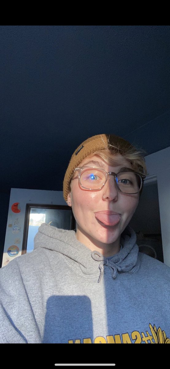 ineffable_ivy's tweet photo. i am rebranding and changing my @
so let me re-introduce myself☺️

my name is lyv, i am 22, and i would really love to try out she/they pronouns🥺

this is technically an #acnh account but it’s turned into lots more than that. i love you all. thank you for making me feel safe🤍 https://t.co/mbJzsFd26h