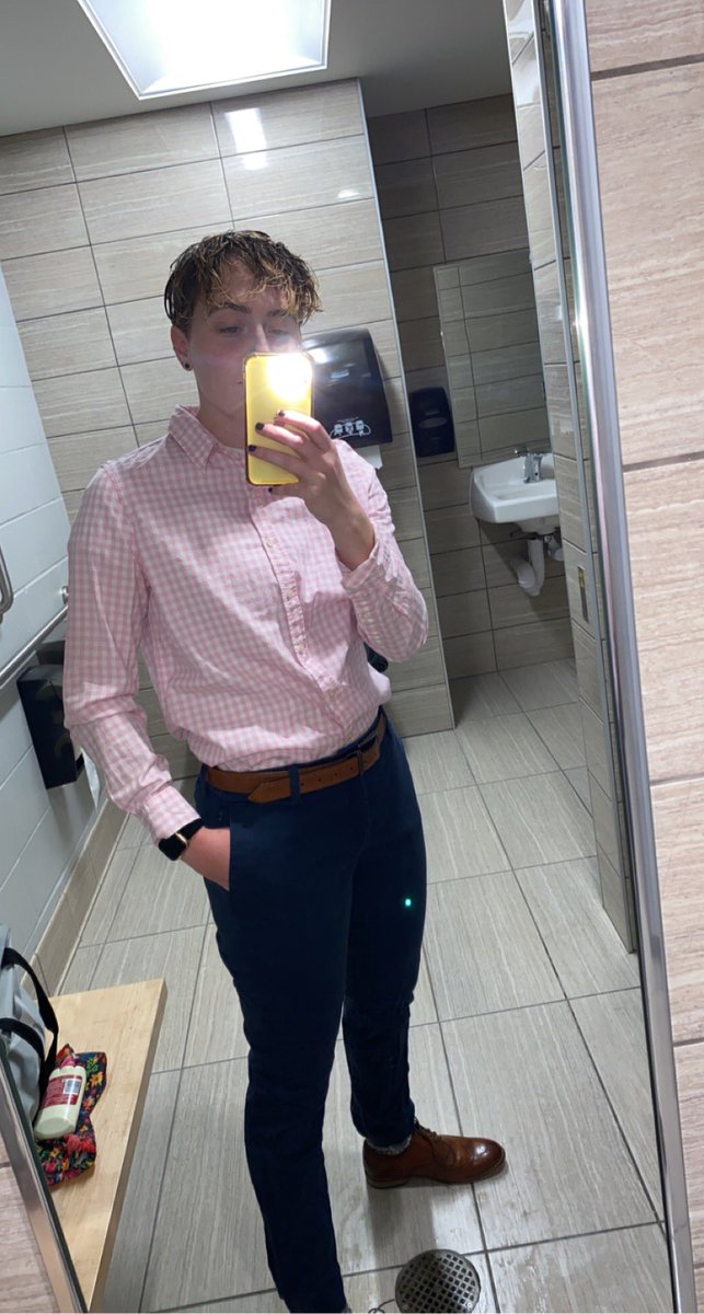 ineffable_ivy's tweet photo. i am rebranding and changing my @
so let me re-introduce myself☺️

my name is lyv, i am 22, and i would really love to try out she/they pronouns🥺

this is technically an #acnh account but it’s turned into lots more than that. i love you all. thank you for making me feel safe🤍 https://t.co/mbJzsFd26h