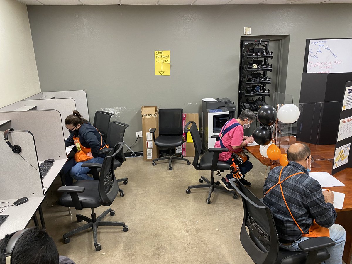 JamesForsyth_HD's tweet photo. Service Awareness day this past Tuesday. Driving engagement and training up our associates. They rock! #shinelike5one9 #HomeDepot #services #specialty #519 #makingdreamscometrue @shouseadrienne @JackieWoodR @Penn_DSM https://t.co/vy09q9lEpO