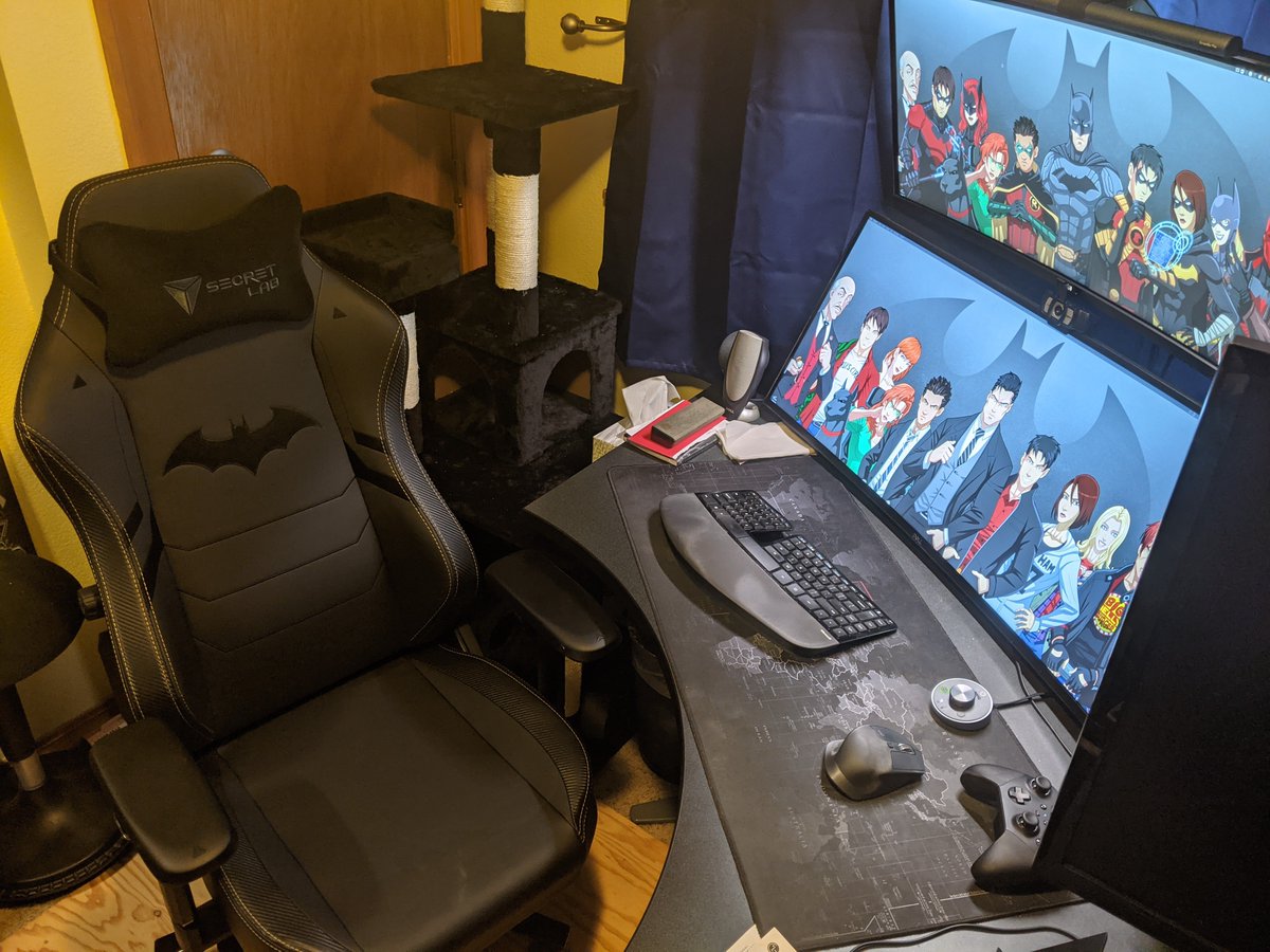 JQCaffeine's tweet photo. Getting closer to completing the Batcave, thanks to #secretlab. https://t.co/7CiSpUkPxx