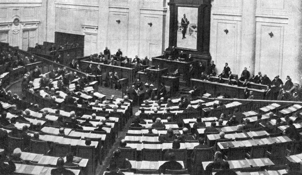 Yesterday, Dec. 16, was 104 years since the State Duma of  #Russia's Imperial government closed for the last time. Opened in April 1906 as part of the reforms after the 1905 rebellion (triggered by the war loss to Japan), it was a shocking infusion of liberalism to the Tsardom.