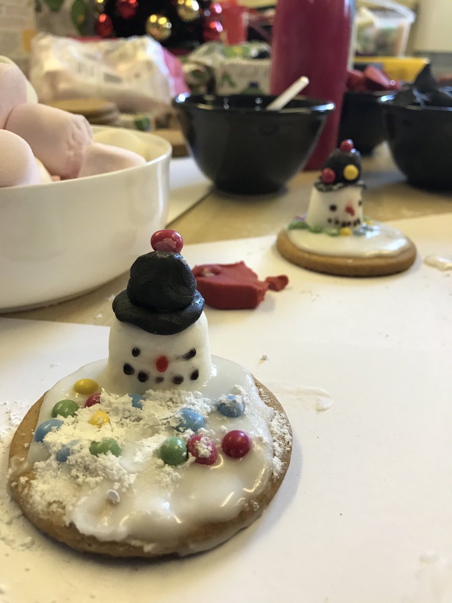 MilneJaime's tweet photo. Melted snowman biscuits being made in P7B today! ☃️😋 https://t.co/AfhkfoEzUh