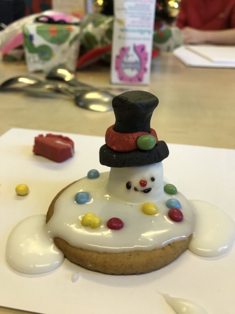 MilneJaime's tweet photo. Melted snowman biscuits being made in P7B today! ☃️😋 https://t.co/AfhkfoEzUh