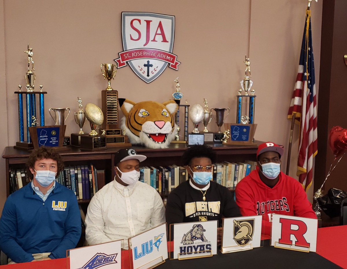 StJoe_Football's tweet photo. 4 student athletes. 4 Div 1 schools. But most importantly 4 FREE rides. Hard work pays off in the classroom. We have a few more coming soon with announcements.  #theacademy #SJA https://t.co/rygoEoHd2l