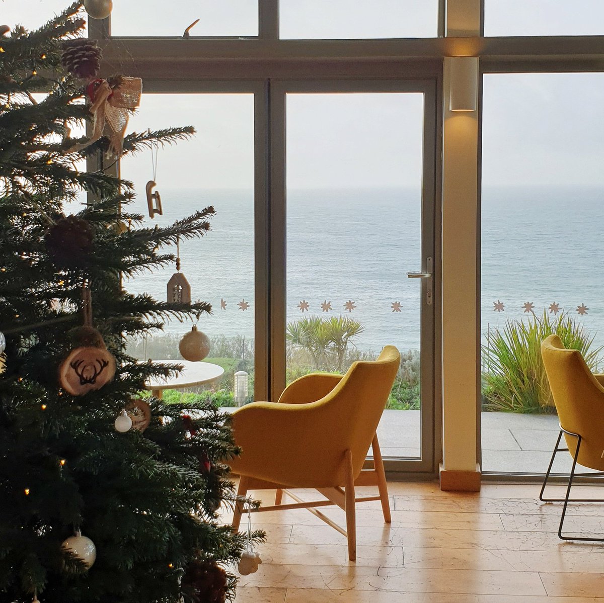 Our Xmas gift to each other, a night away at the <a href="/PolurrianHotel/">Polurrian on the Lizard</a> 🤩

#polurrianmoment
#lovecornwall 
#thatview