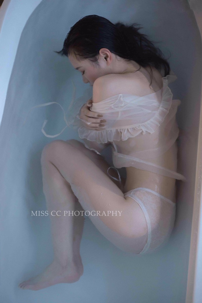 如水如冰

摄影/@misscc520 

#私房 #私房写真 #摄影 #成都约拍 #Photography #portraitphotography #Photoshoot #chengdu #Portrait https://t.co/68mDEEbzkg