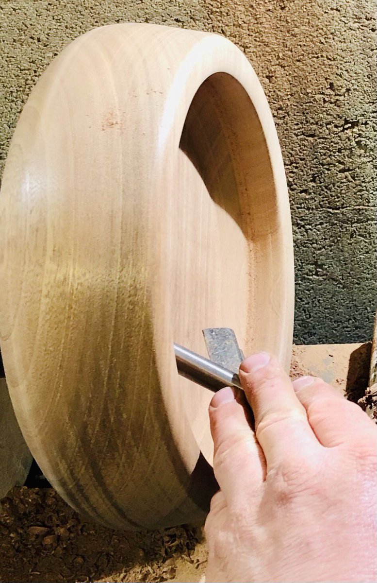 DesignsDelany's tweet image. Finishing touches on a bowl in preparation for Saturdays #cottagemarket.  Hope to see you there. #louthchat ⁦@CottageMktDrog⁩