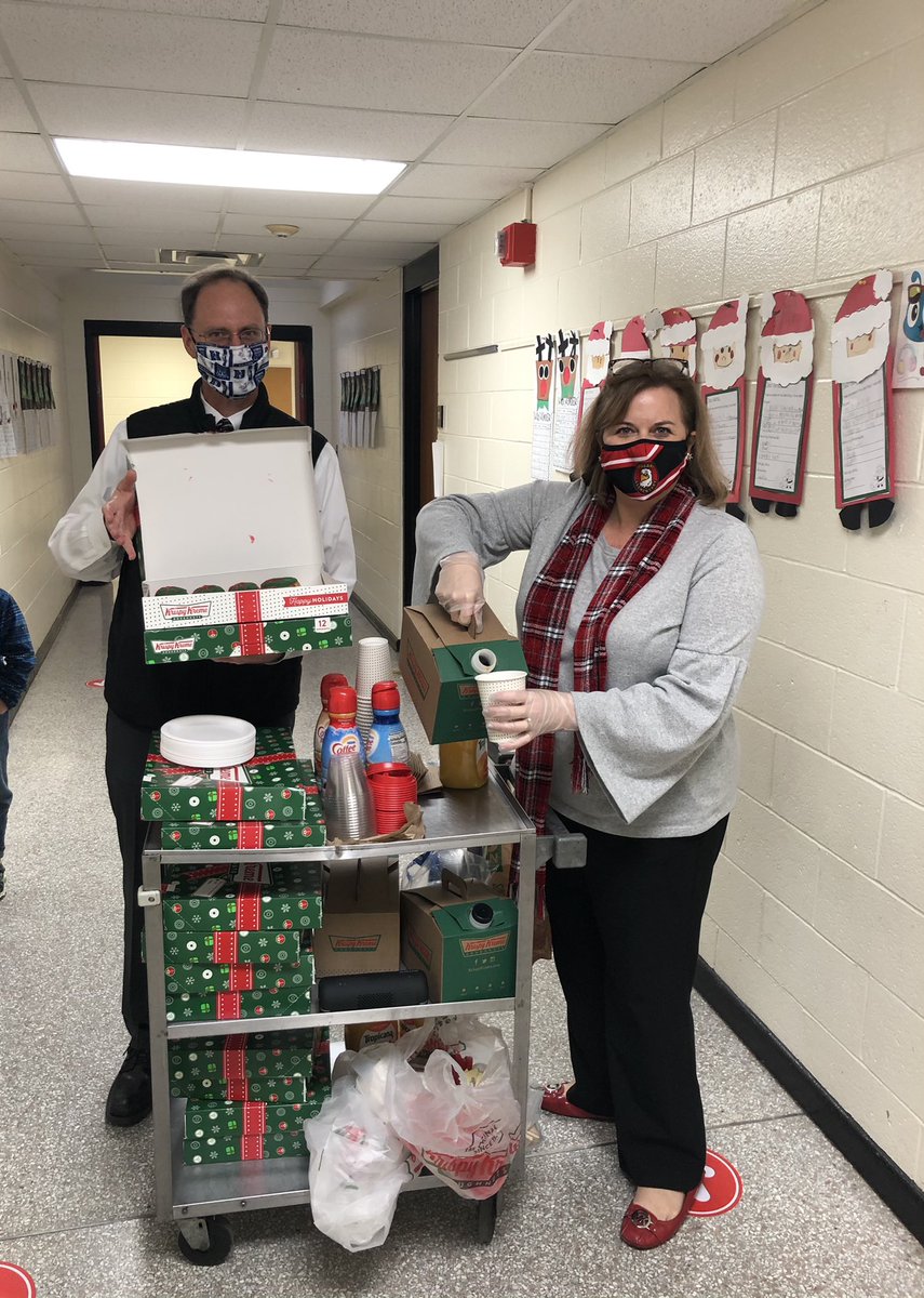 Thank you to our SWEET Bellamy admins, for the #KrispyKreme 🍩 and Java ☕️ <a href="/JannaLennon/">Janna Lennon</a> <a href="/chawkfan91/">JB Kilpatrick</a> #NHCS <a href="/TweetsBellamy/">BellamyTweets</a> 🎄💚❤️🎄