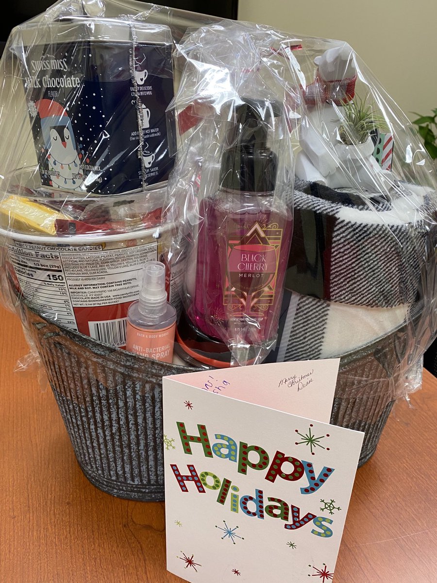 LPSackerman's tweet image. What a wonderful Xmas surprise from my team at LPS!🎄I have the best accounting/payroll team! ♥️