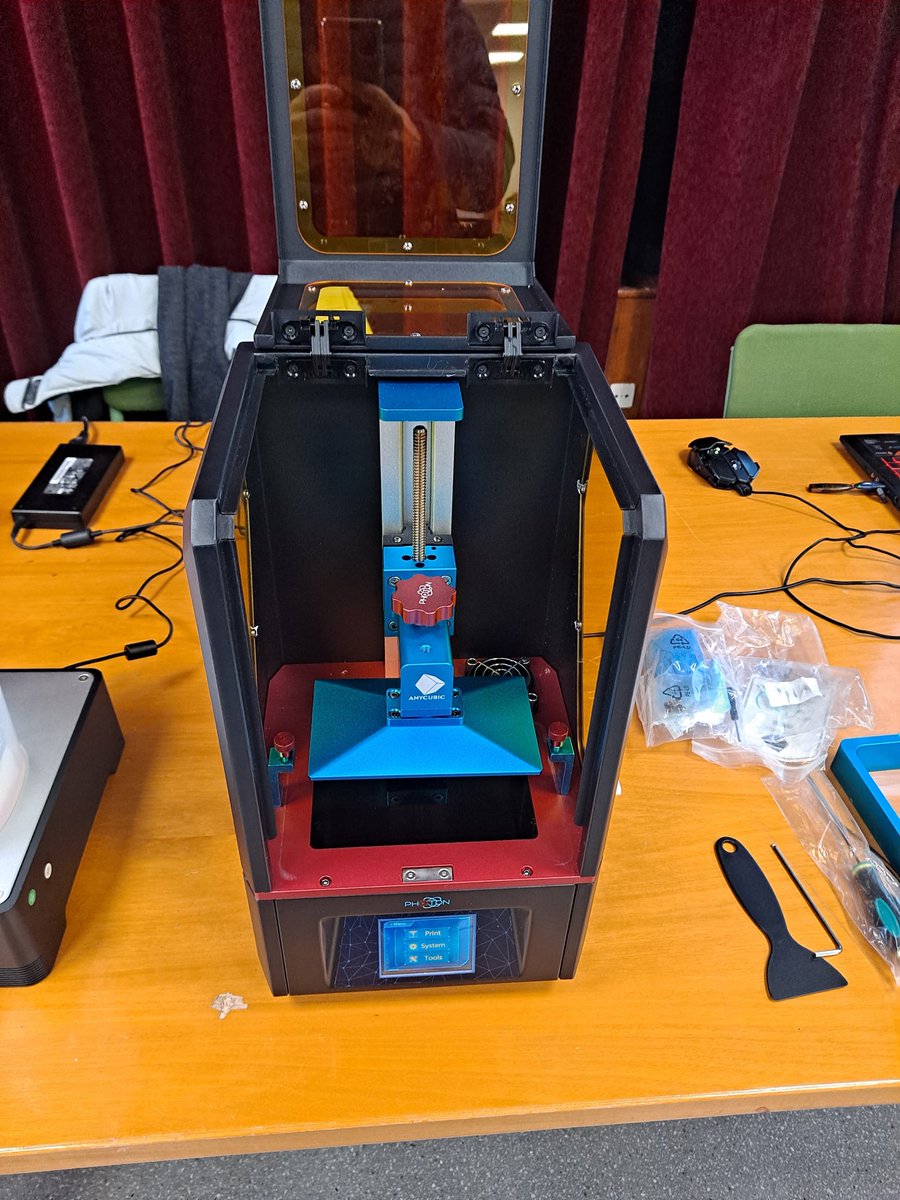CPIFPLosViveros's tweet photo. Gran experiencia hoy con la formación sobre Impresión 3D para Prótesis Dentales, dentro del proyecto de innovación educativa de #Sanidad, coordinador por nuestra compañera Inés Alés #ViveLosViveros https://t.co/HMv7sXFEd9