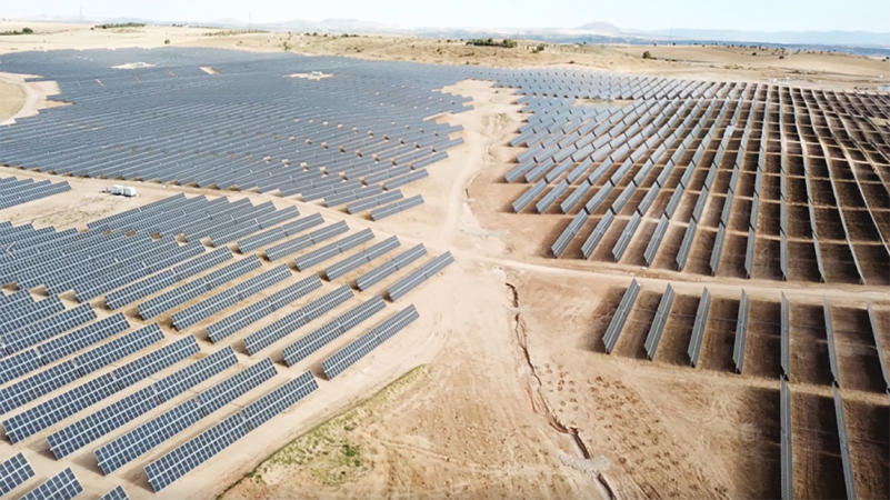 eluniversocom's tweet photo. Lugar en el que iba a estar la refinería del Pacífico ahora tendrá una central fotovoltaica de más de 250 megavatios. ► https://t.co/zDN6EY9jay https://t.co/DbJysZ8v9z