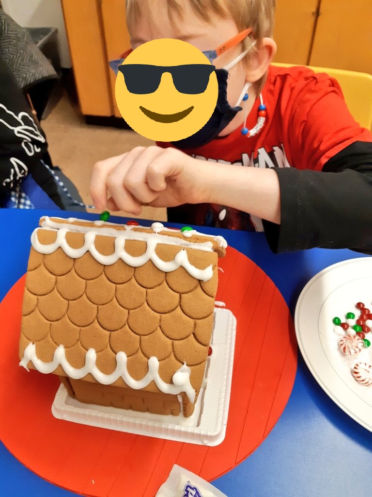 MrsMCosta1's tweet photo. Elfie already started a game of BINGO without us this morning.
He also showed off our Gingerbread house that we decorated as a class.
#MEclass #ElfOnTheShelf #bingo #Christmas #ChristmasCountdown https://t.co/nsSHBl6BlY