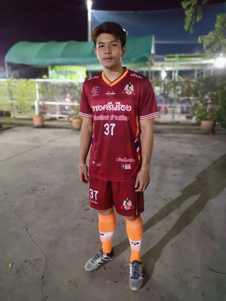 ZeedFootball's tweet photo. น่ารักอ่ะ 😊 #นักบอล #นักบอลหล่อ https://t.co/oP6qByteGu