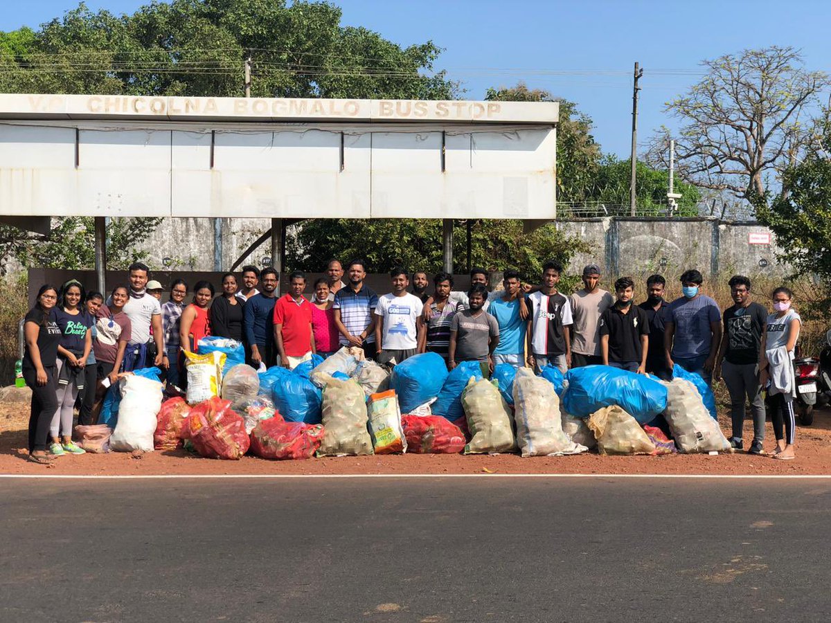 To promote cleanliness and preserve pristine beauty of beach, #YoungTurks of different parts Goa carried cleanliness drive within juridiction of V.P CHICOLNA BOGMALO.

#swatchgoa #villagedevelopment #CleanGOA #cleaningupdrive #keepgoaclean