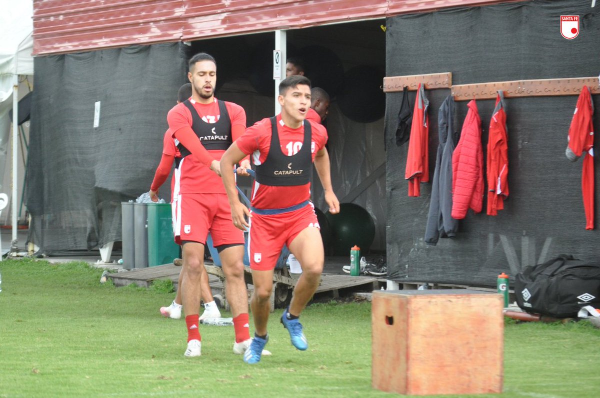 SantaFe's tweet photo. 🎶 Vamos Santa Fe 🇮🇩, queremos la copa 🏆

¡Faltan 3️⃣ días para la ida de la gran final! https://t.co/mqKAMhEk96