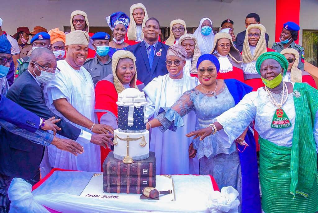 _Abdulquyum's tweet photo. The 2021 Legal Year commenced today, @GboyegaOyetola commissioned the newly-constructed court rooms at the High Court situated in Osogbo. I hope that this development will enable our judicial officers better perform their roles diligently. #OsunOtun #OsunProgress https://t.co/P1grEi0EJb