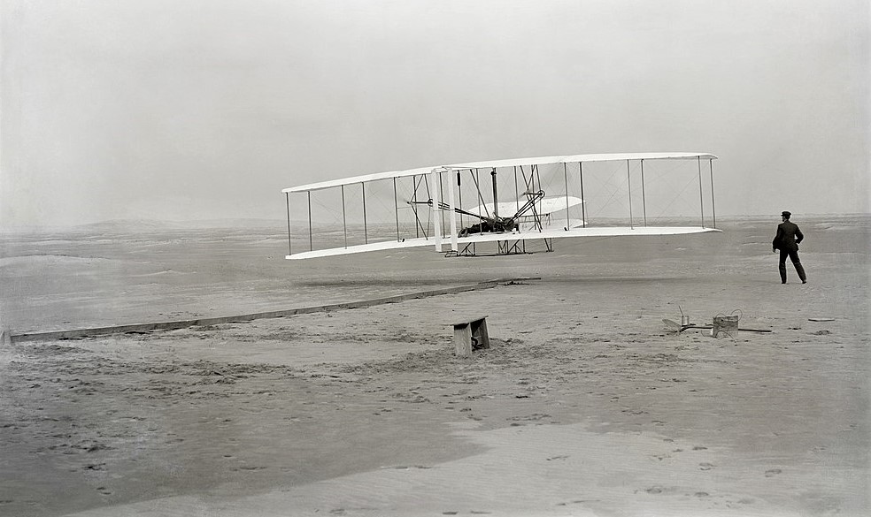 NatlParkService's tweet photo. Wind, sand, and a dream of flight brought Wilbur and Orville Wright to Kitty Hawk, NC. They made the first successful flight of a self-propelled, heavier-than-air-aircraft on December 17th, 1903. 🛩️

Learn more on a visit to @WrightBrosNPS and @DaytonNHP!

#WrightBrothersDay https://t.co/HQ2QbnTdRq