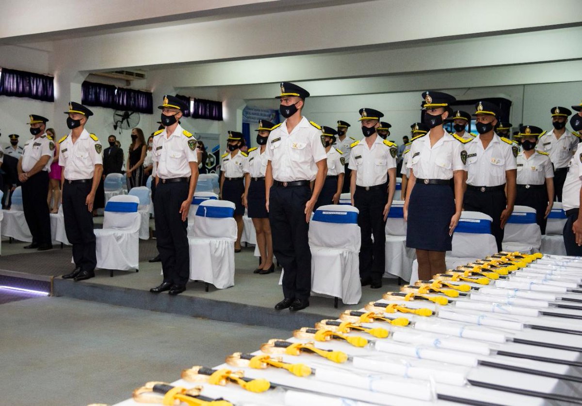 Egresaron 236 oficiales de la Policía de #Misiones <a href="/MisionesPolicia/">Policía de Misiones</a> <a href="/Arce_Carlos_/">Carlos Arce</a> <a href="/arielmarinoni/">Ariel Marinoni</a> @jefepoliciamnes 
noticiasdel6.com/egresaron-236-…