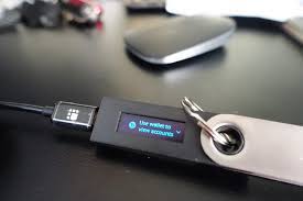 Sunscrypt2140's tweet photo. «Не ваши ключи – не ваши деньги» (с) #Ledger🔑
Лучший способ хранить #биткоин – аппаратный кошелек. Выберите свой в магазине #Cryptonist 👉
#cryptonistru #crypto #blockchain #bitcoin #trezor #bitbox #safepal #tangem #ellipal #privatekey #криптонист… https://t.co/nxWiqny1VL https://t.co/CBKtMRsRVt