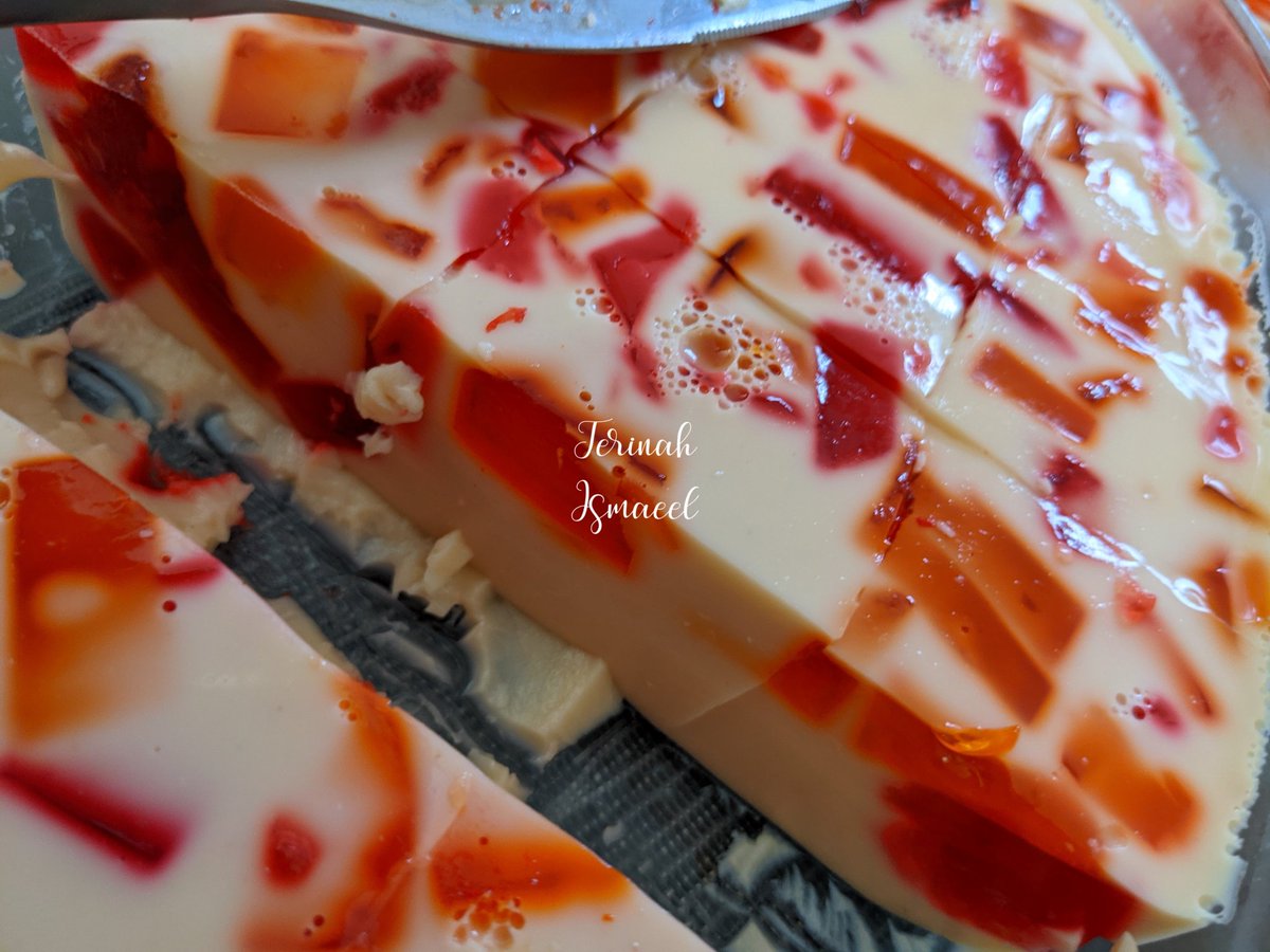 TennaTerinah2's tweet photo. "You were a jumble of broken bits of glass the sun caught and stained my soul with your colours"....John Geddes.
But this is Broken glass jello pudding.
#brokenglass #colours #soul #madewith❤️
#brokenbutbeautiful #jellopudding https://t.co/O1WhGEiL3U