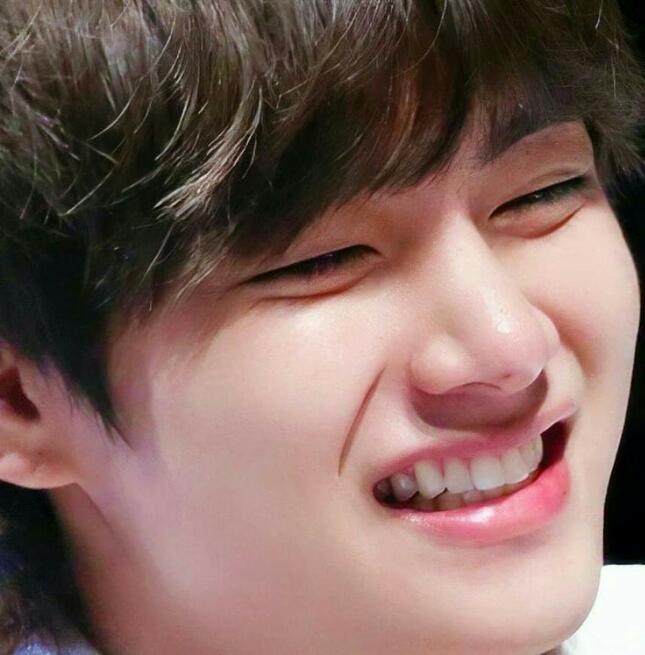 Taehyung is such an amazing, talented & humble human being and it is noticed by people in & out of industry too. Taehyung being complimented for his pure & kind personality by staffs, co-workers & media: a thread.