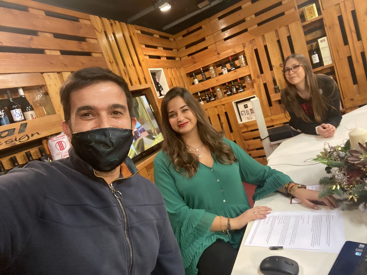 abriendocampos's tweet photo. Ya huele a navidad y el equipo de Abriendo Campos se prepara para estas fechas! No se pierdan esta noche nuestro programa esta vez con motivo de estas fiestas navideñas! Les esperamos a las 22:00h en @tvhellin https://t.co/RVEpgbQ8yq