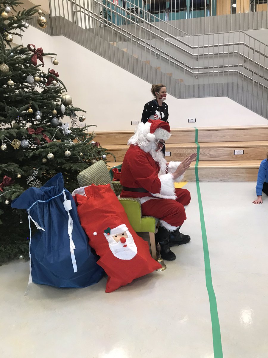 StGS_JSHead's tweet photo. Well look who visited the Junior School today! Happiness all round! https://t.co/Ay3Jwe7XdJ