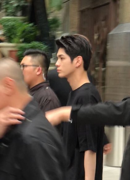this is how ong seongwu looks in real life: a very necessary thread