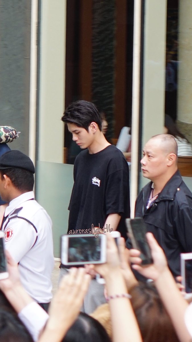 this is how ong seongwu looks in real life: a very necessary thread