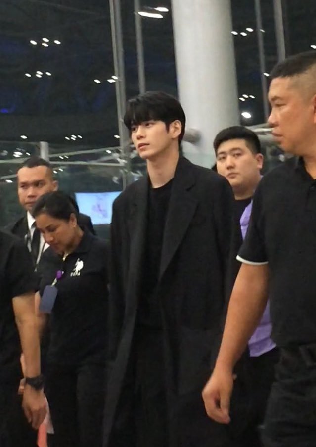 this is how ong seongwu looks in real life: a very necessary thread